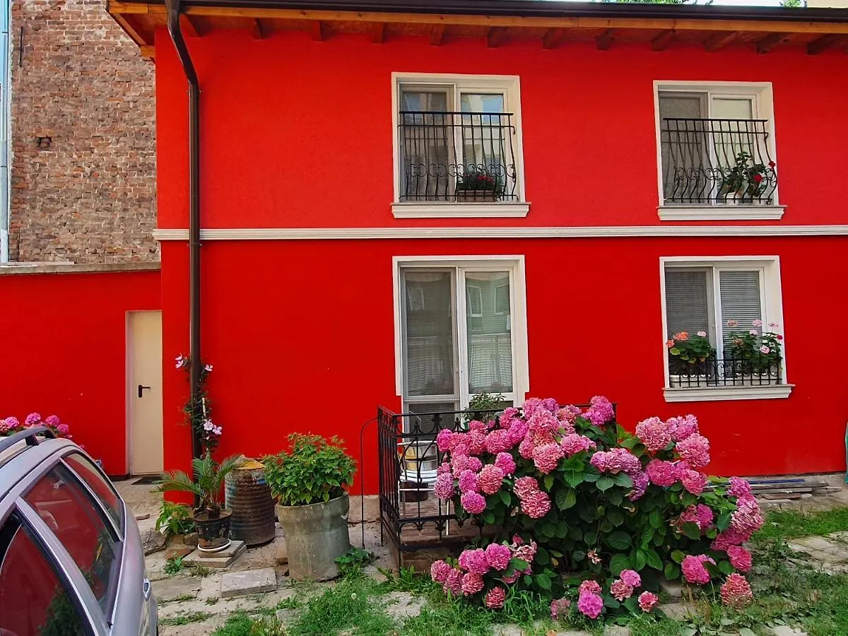 Modern And Old Lodge София Апартаменты